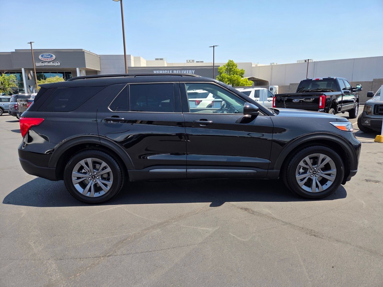 Certified 2022 Ford Explorer XLT w/ Equipment Group 202A RWD image 7