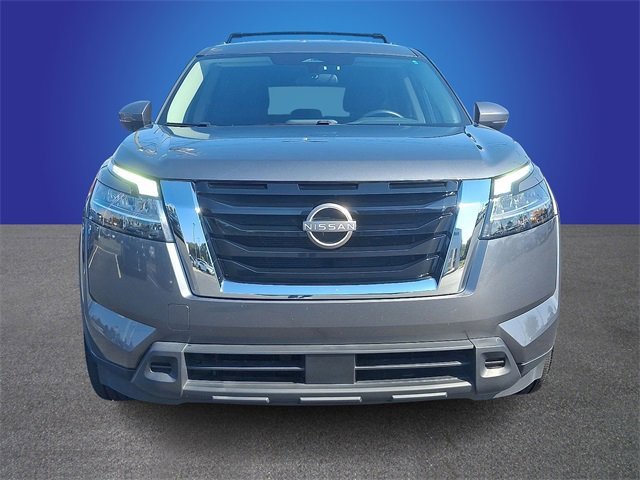 Used 2022 Nissan Pathfinder SV image 2