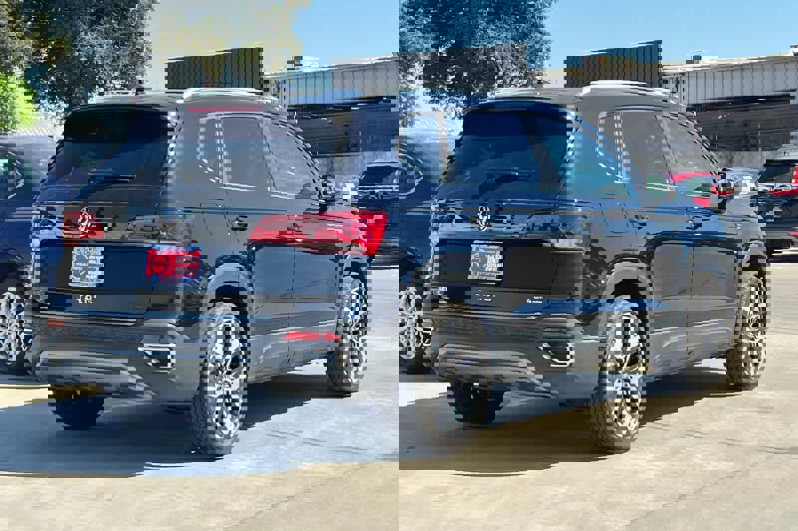 Used 2023 Volkswagen Taos SEL image 3