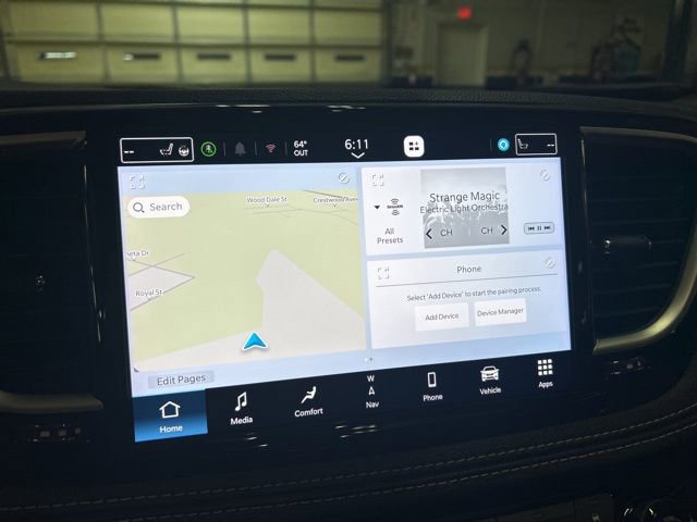 Used 2025 Chrysler Pacifica Limited image 22