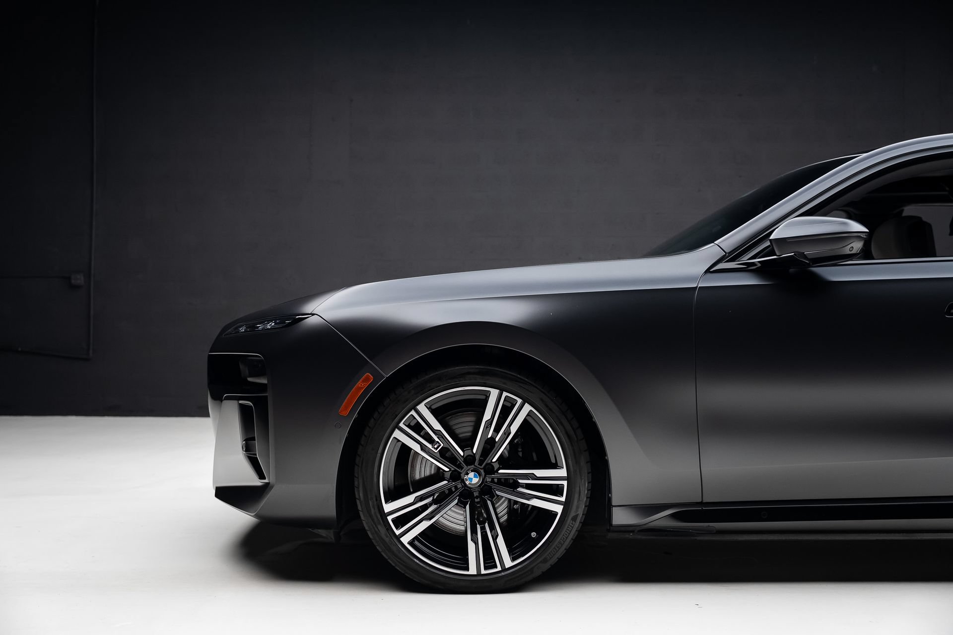Used 2023 BMW i7 xDrive60 AWD/4WD image 18