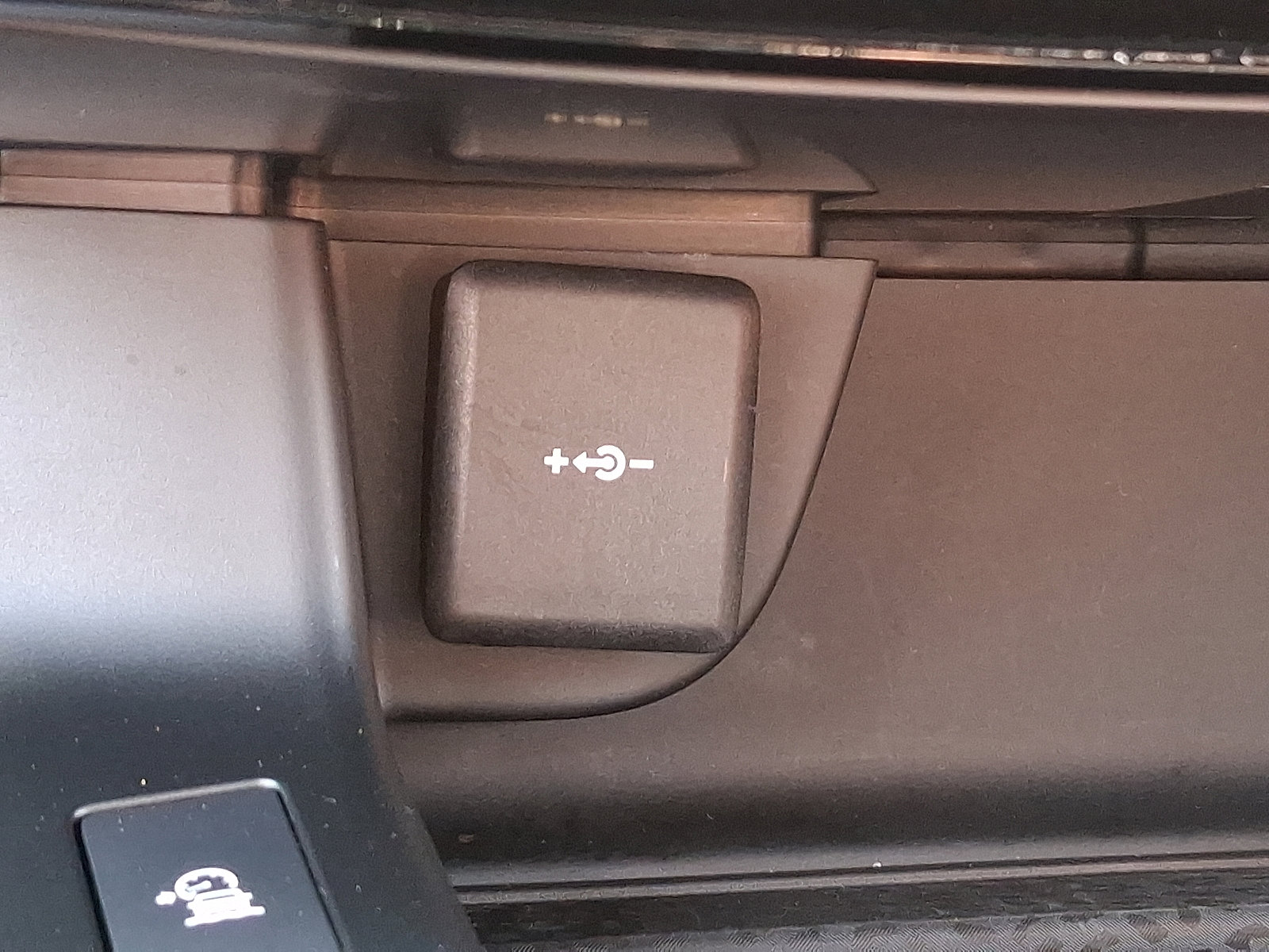 Certified 2024 Jaguar E-PACE R-Dynamic SE image 26