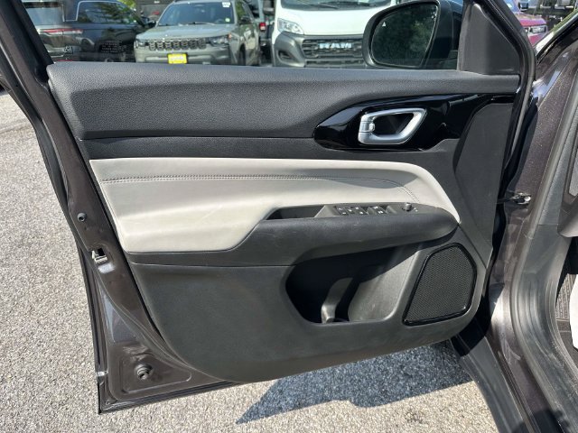 Certified 2023 Jeep Compass Limited AWD/4WD image 13