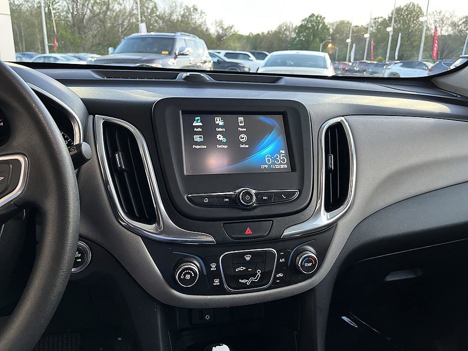 Used 2018 Chevrolet Equinox LS image 16