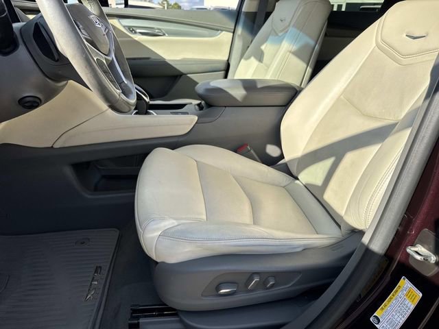 Used 2018 Cadillac XT5 Luxury w/ Driver Awareness Package image 17