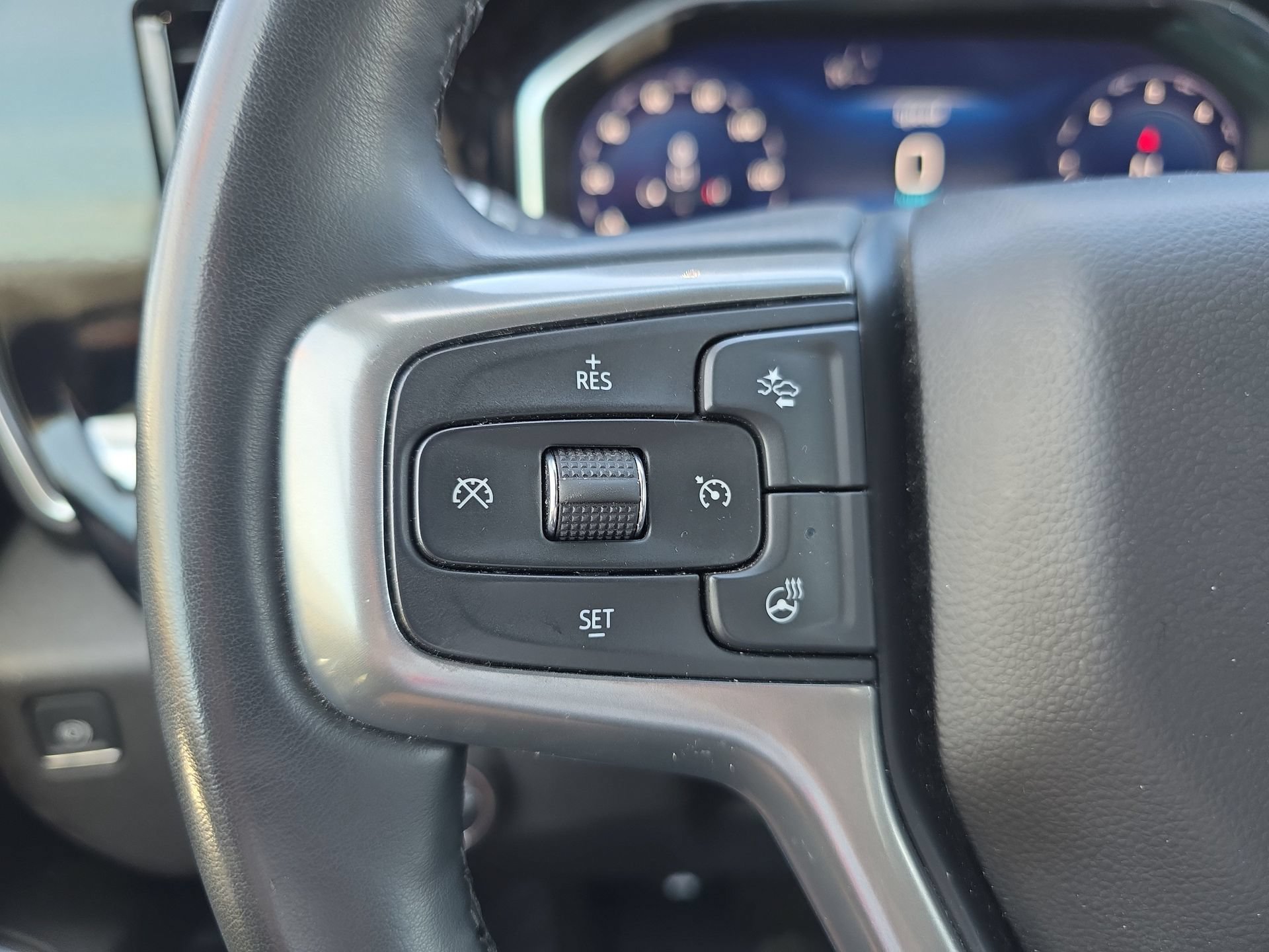 Used 2025 Chevrolet Silverado 1500 LT AWD/4WD image 19