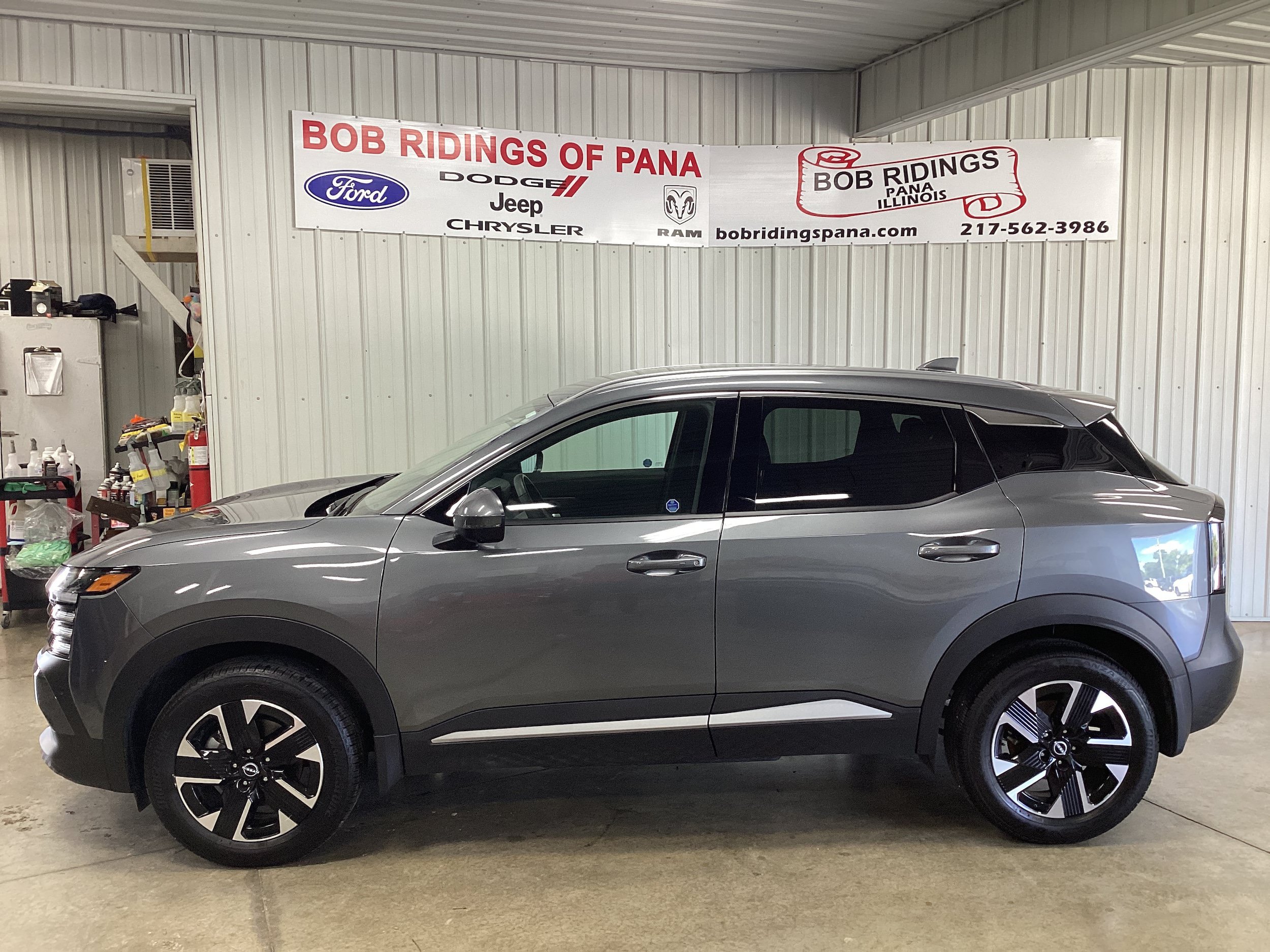 Used 2025 Nissan Kicks SR AWD/4WD image 2