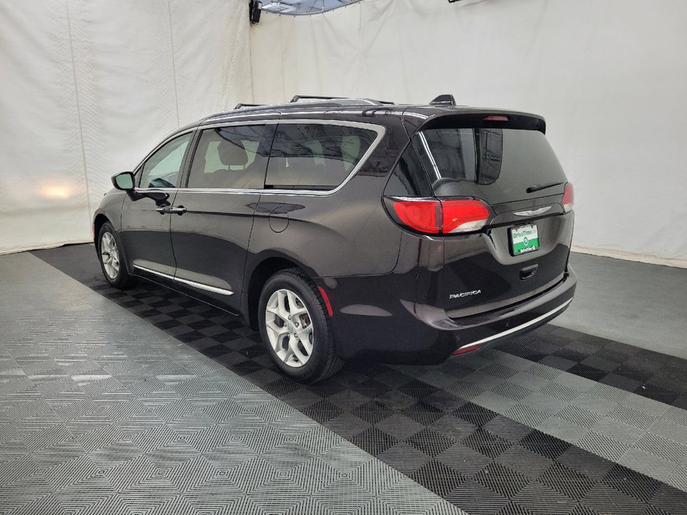 Used 2017 Chrysler Pacifica Touring-L Plus w/ Tire & Wheel Group FWD image 5