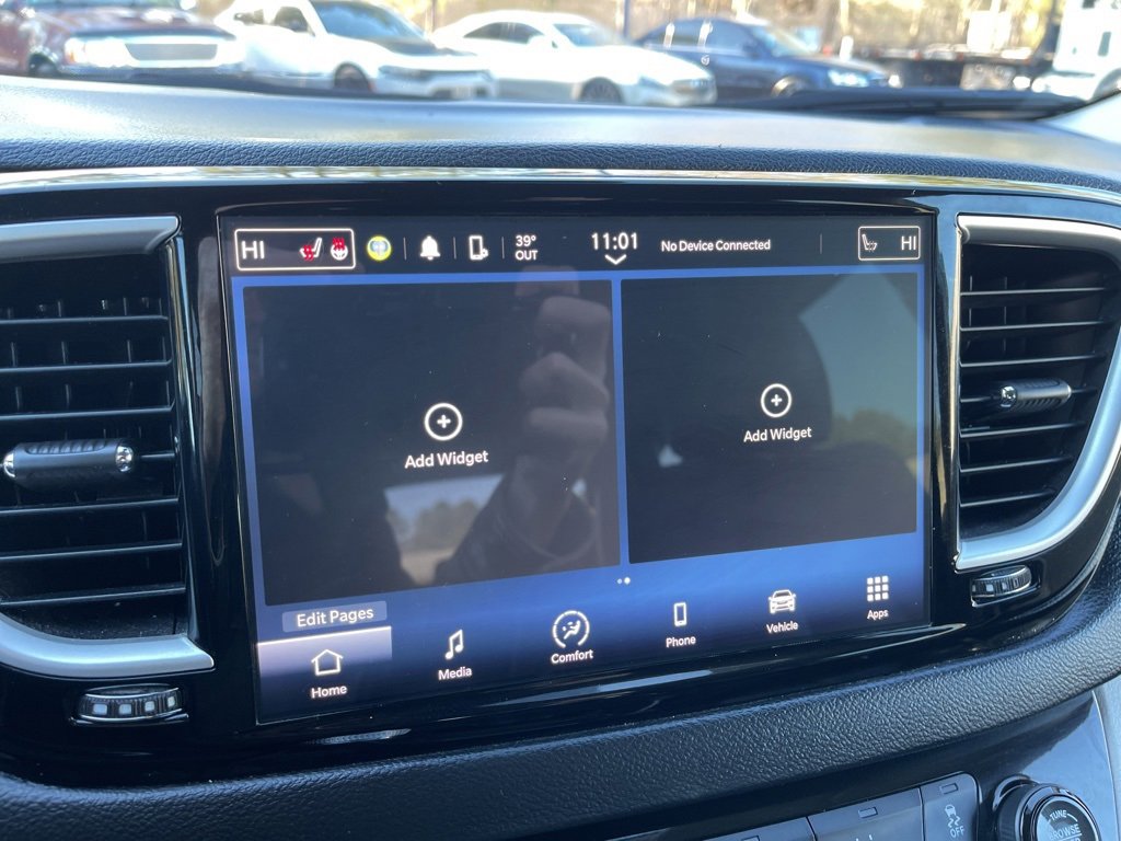 Used 2024 Chrysler Pacifica Touring-L image 11