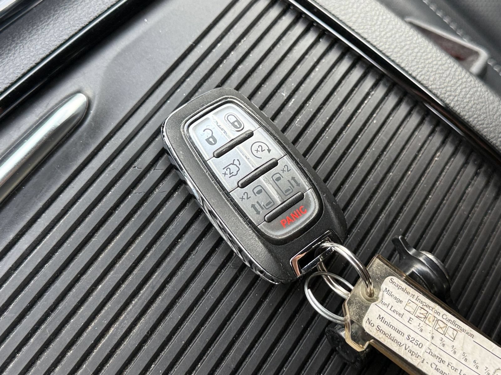 Used 2025 Chrysler Pacifica Limited FWD image 21