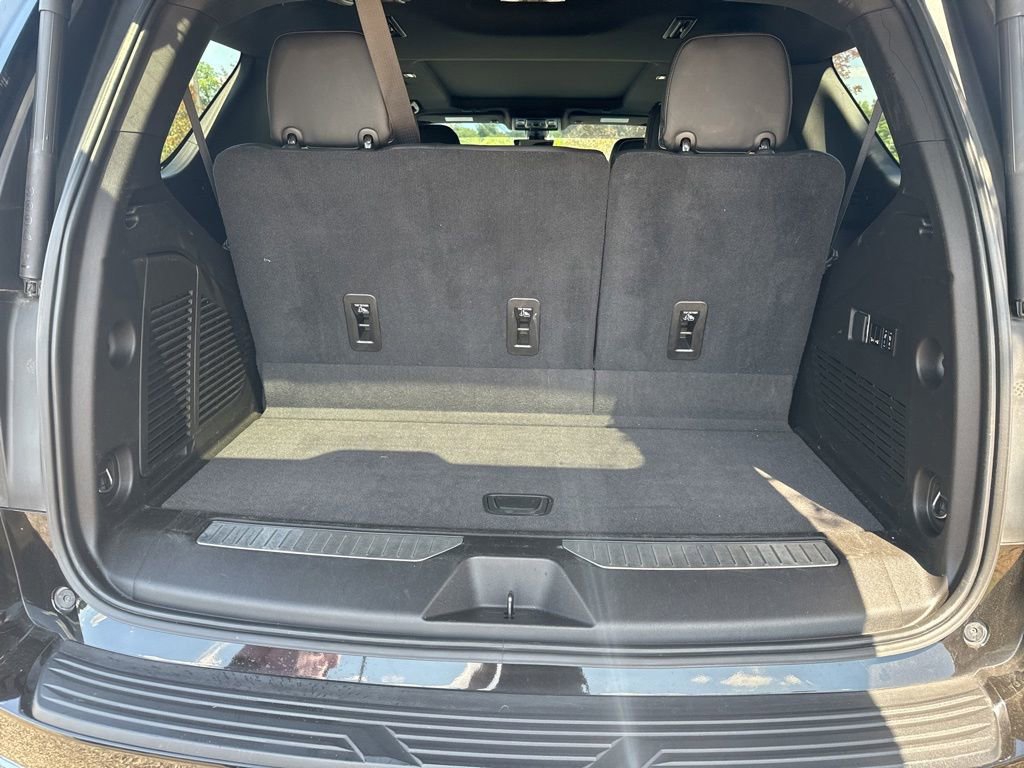 Used 2021 Chevrolet Tahoe Premier w/ Premium Package AWD/4WD image 18
