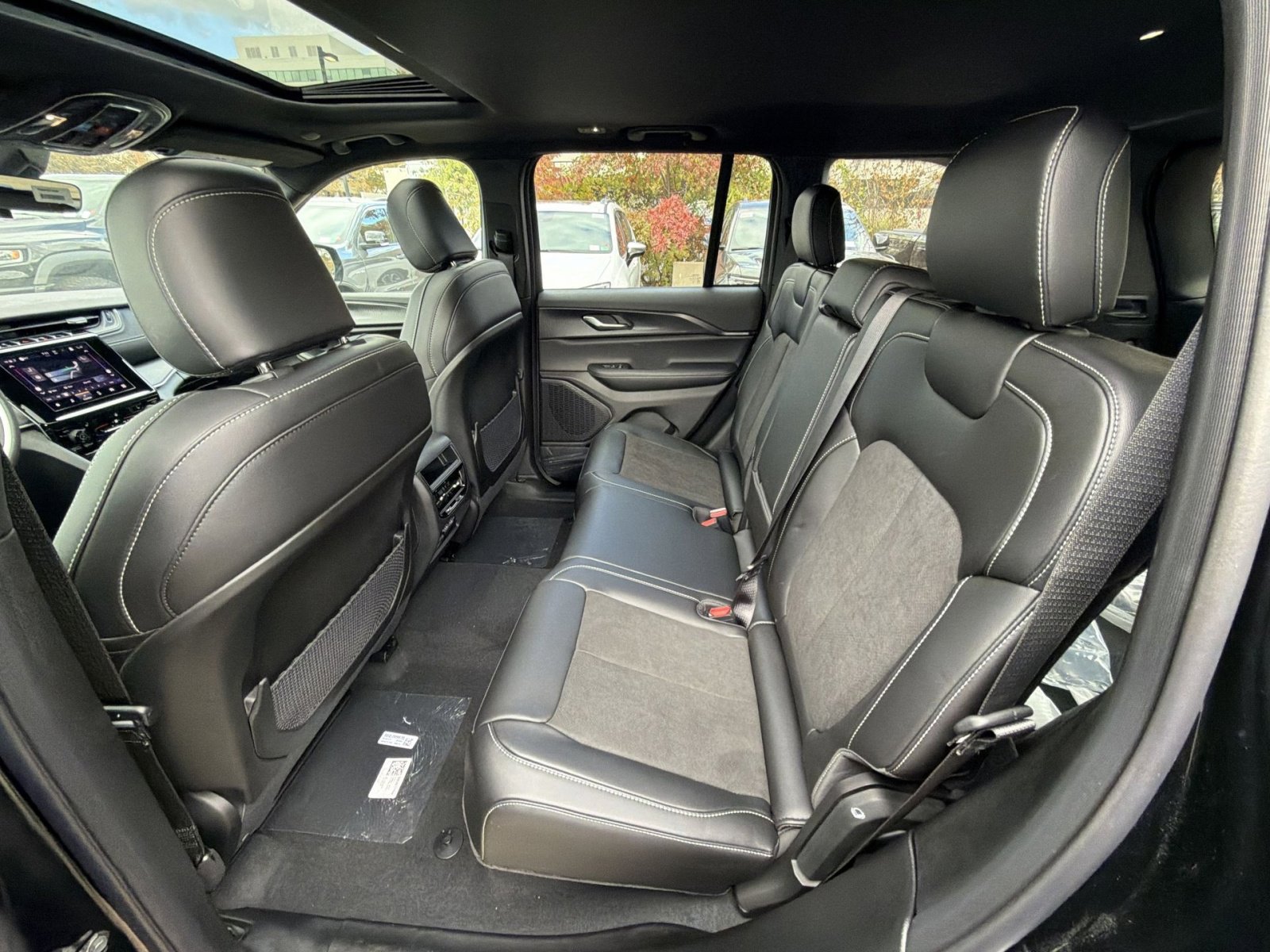 New 2025 Jeep Grand Cherokee Laredo image 24