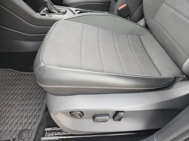 Used 2023 Volkswagen Taos SE FWD image 24