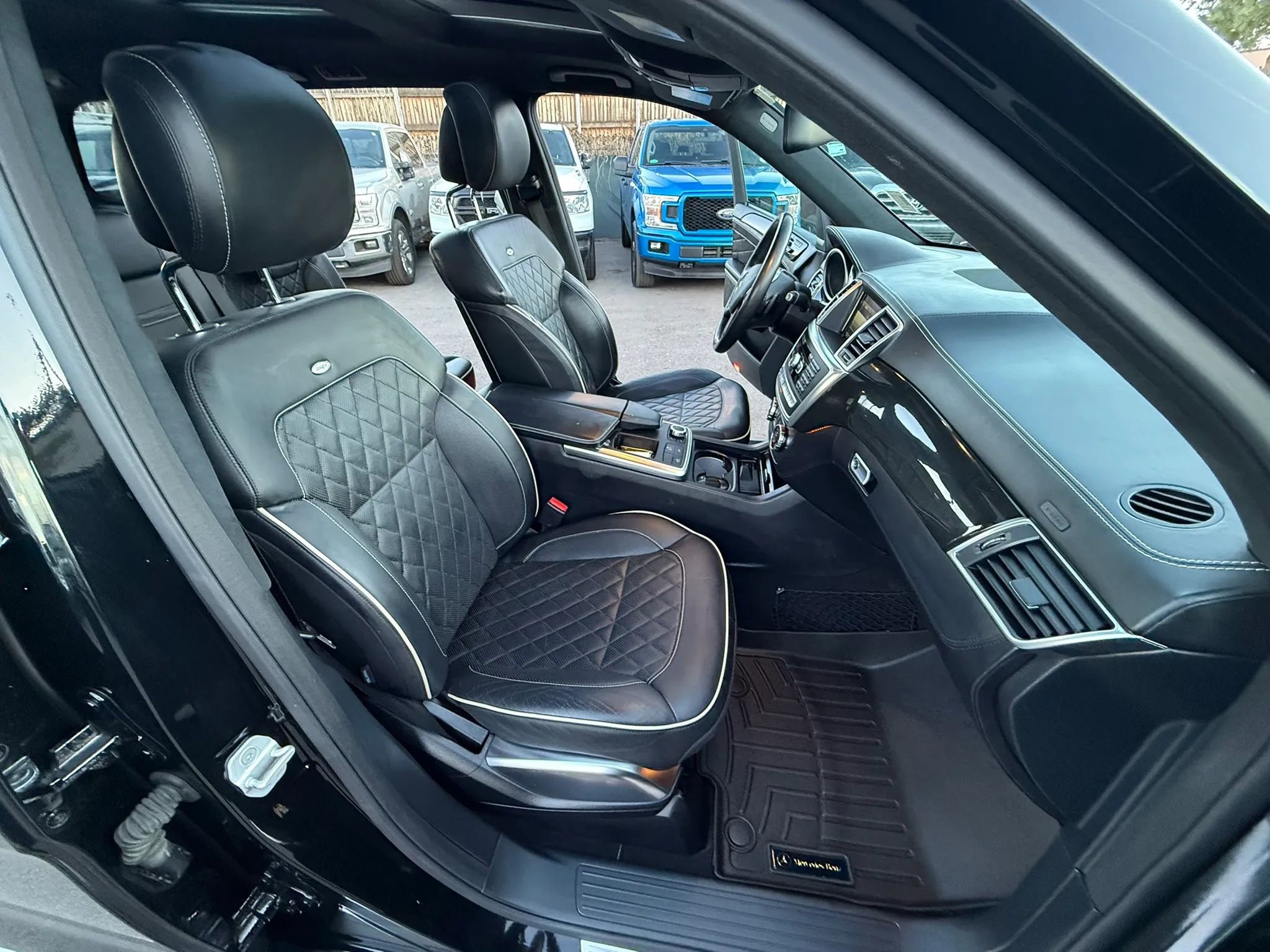 Used 2015 Mercedes-Benz GL 550 4MATIC image 28