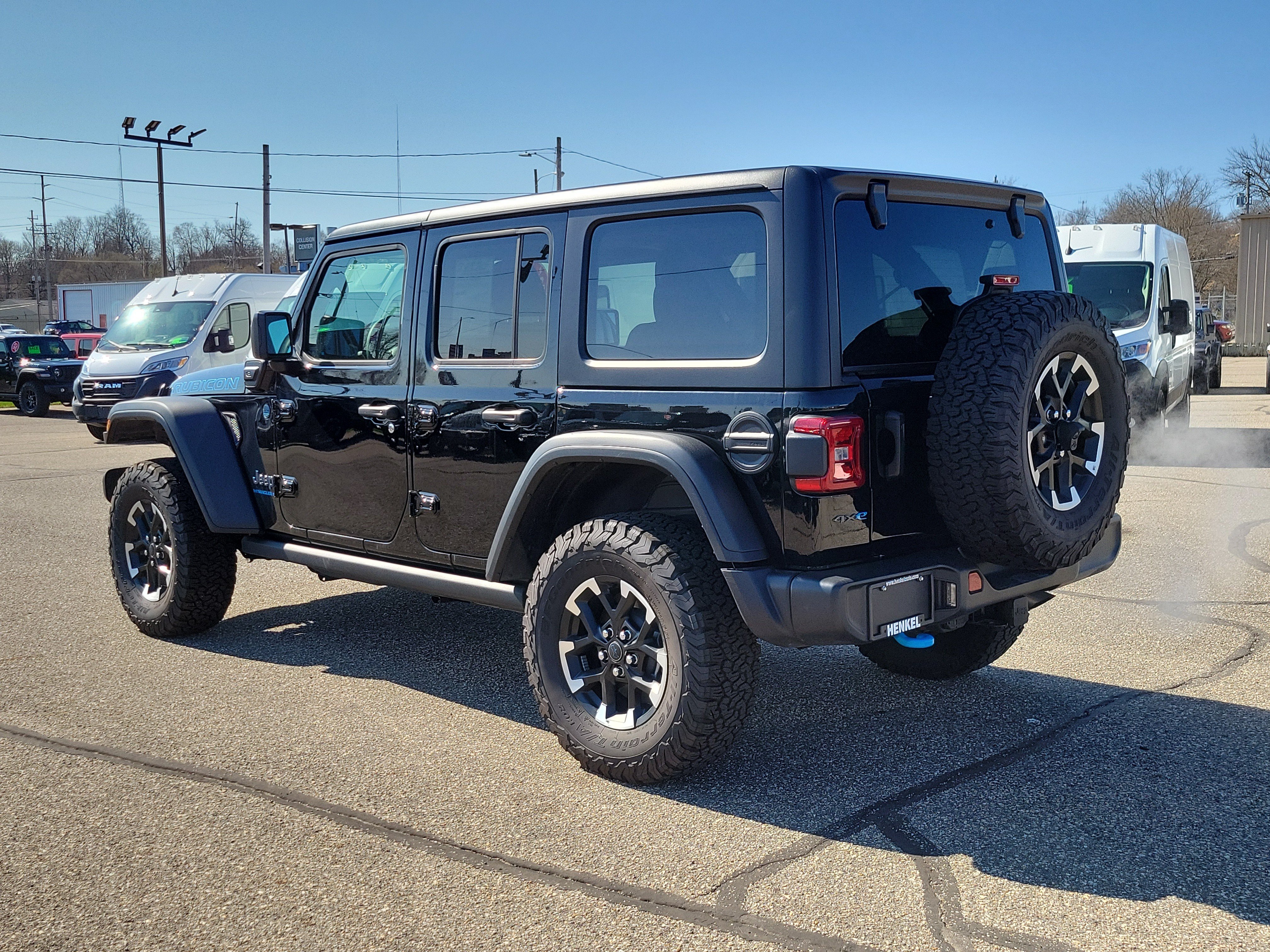 Used 2025 Jeep Wrangler Unlimited Rubicon 4xe w/ Convenience Group AWD/4WD image 3