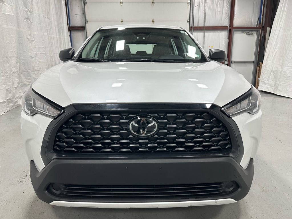 Used 2025 Toyota Corolla Cross L image 2