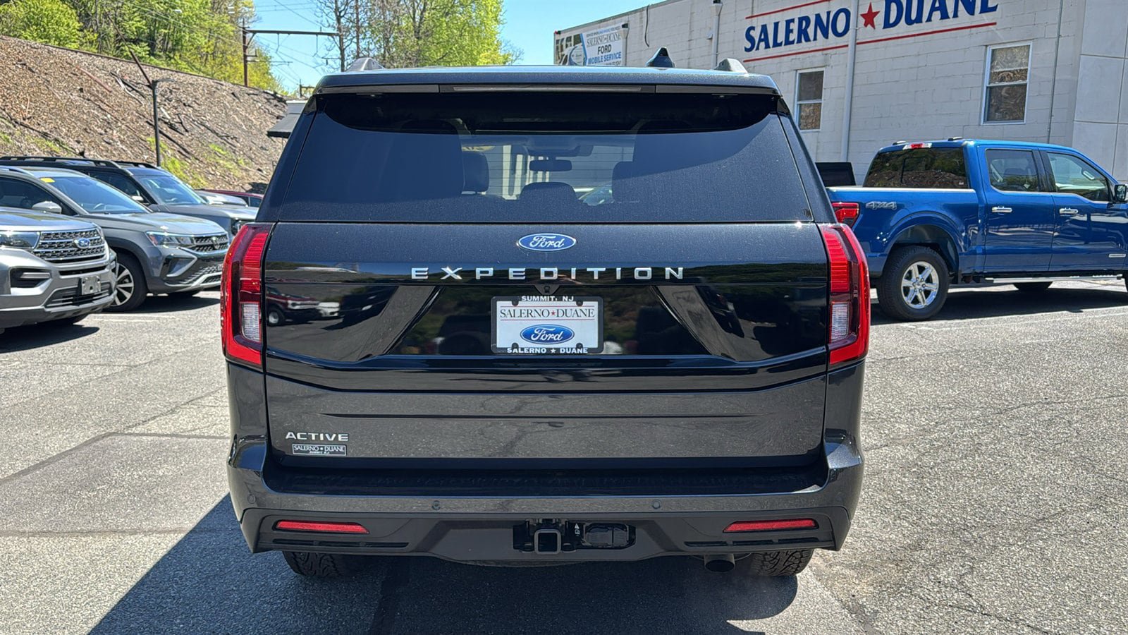 Used 2025 Ford Expedition Active AWD/4WD image 6