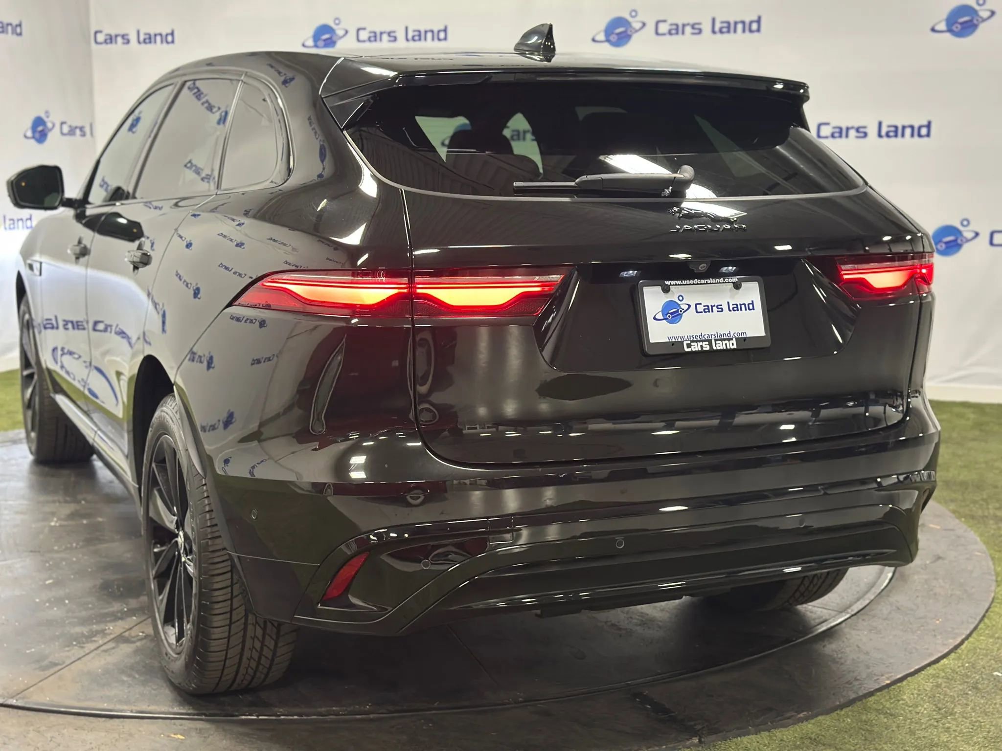 Used 2025 Jaguar F-PACE R-Dynamic S image 5