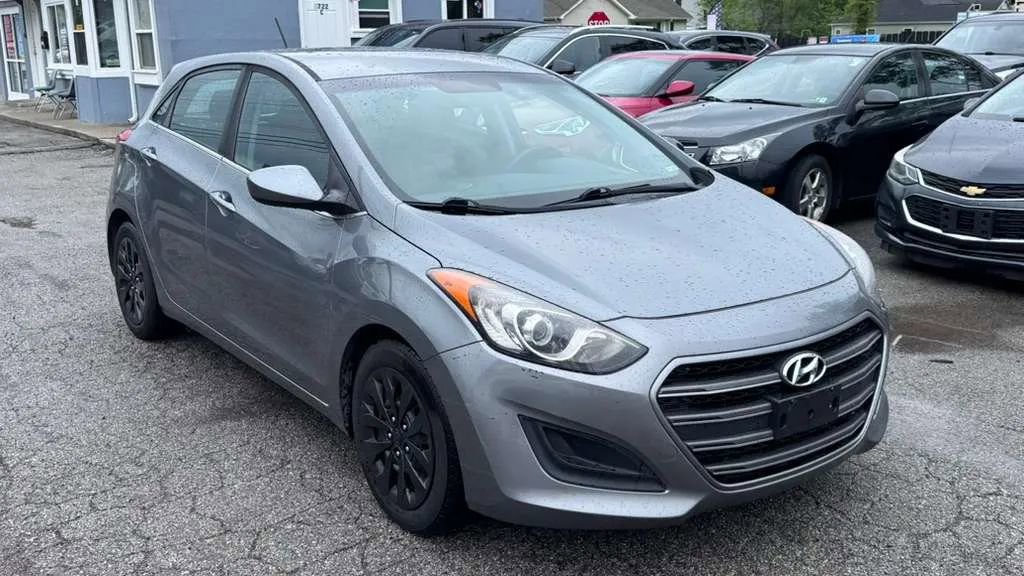 Used 2017 Hyundai Elantra GT FWD image 7