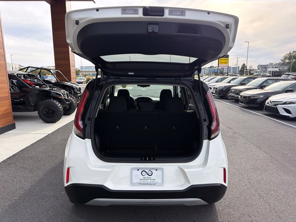 Used 2024 Kia Soul S FWD image 9