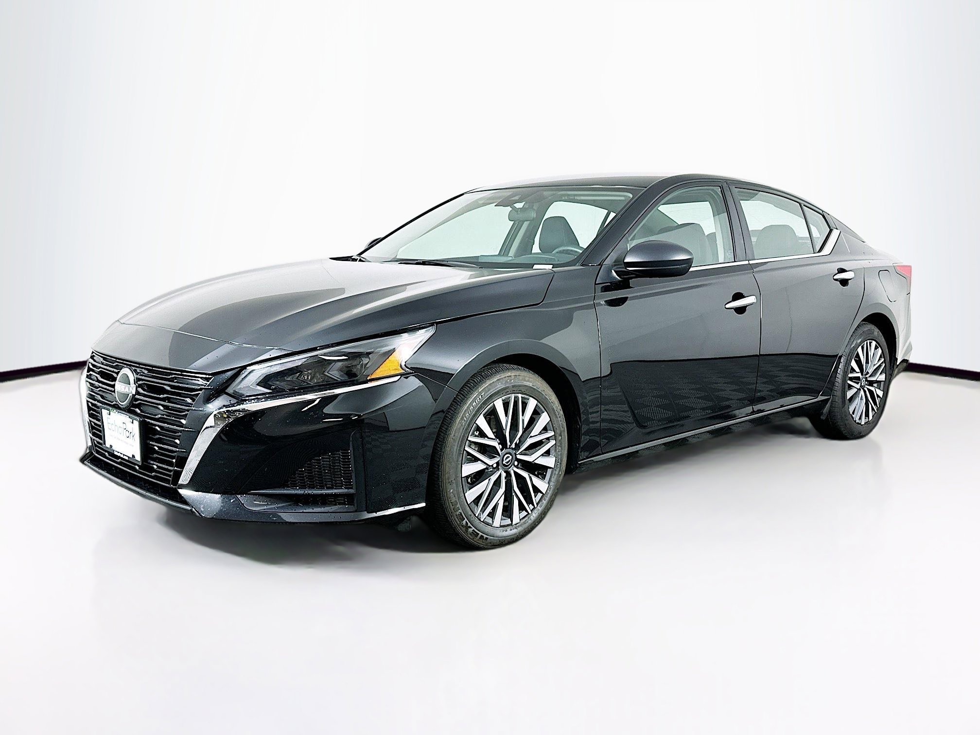 Used 2024 Nissan Altima 2.5 SV image 3