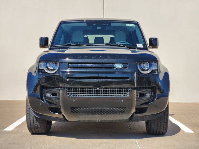 Used 2025 Land Rover Defender 130 X-Dynamic SE AWD/4WD image 2