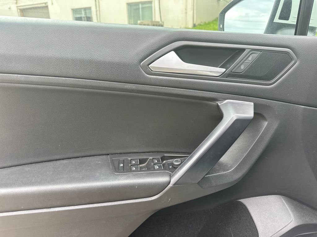 Used 2021 Volkswagen Tiguan SE w/ Panoramic Sunroof Package FWD image 43
