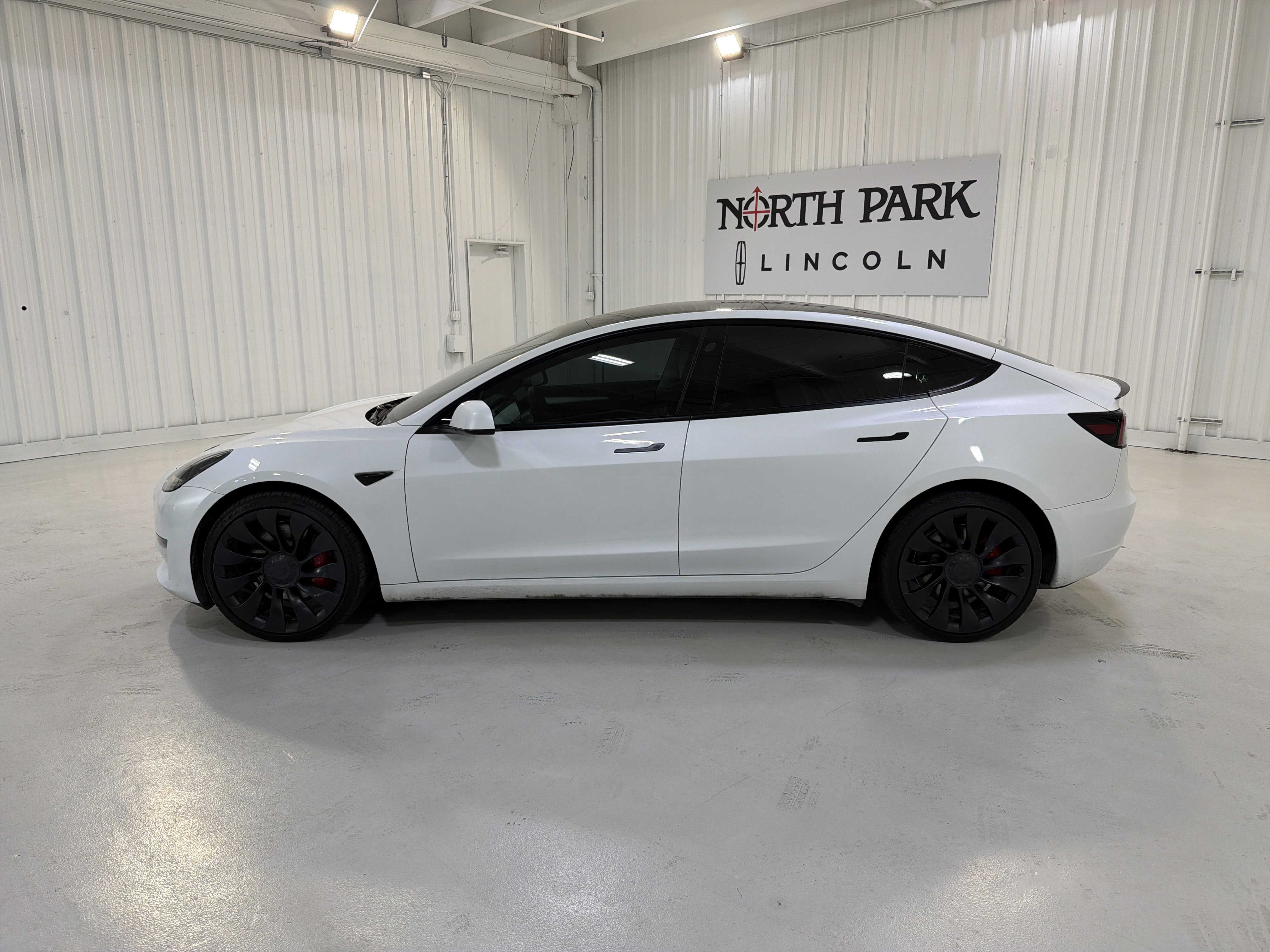 Used 2023 Tesla Model 3 Performance image 2