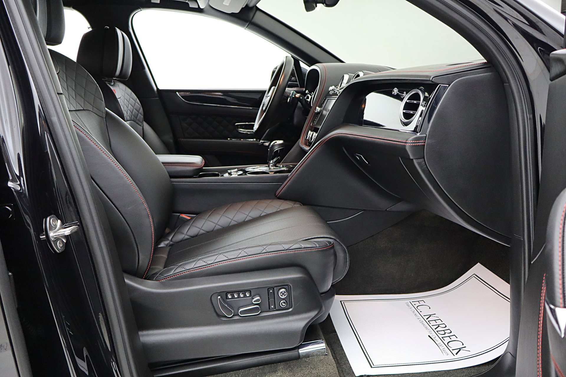 Certified 2017 Bentley Bentayga image 38