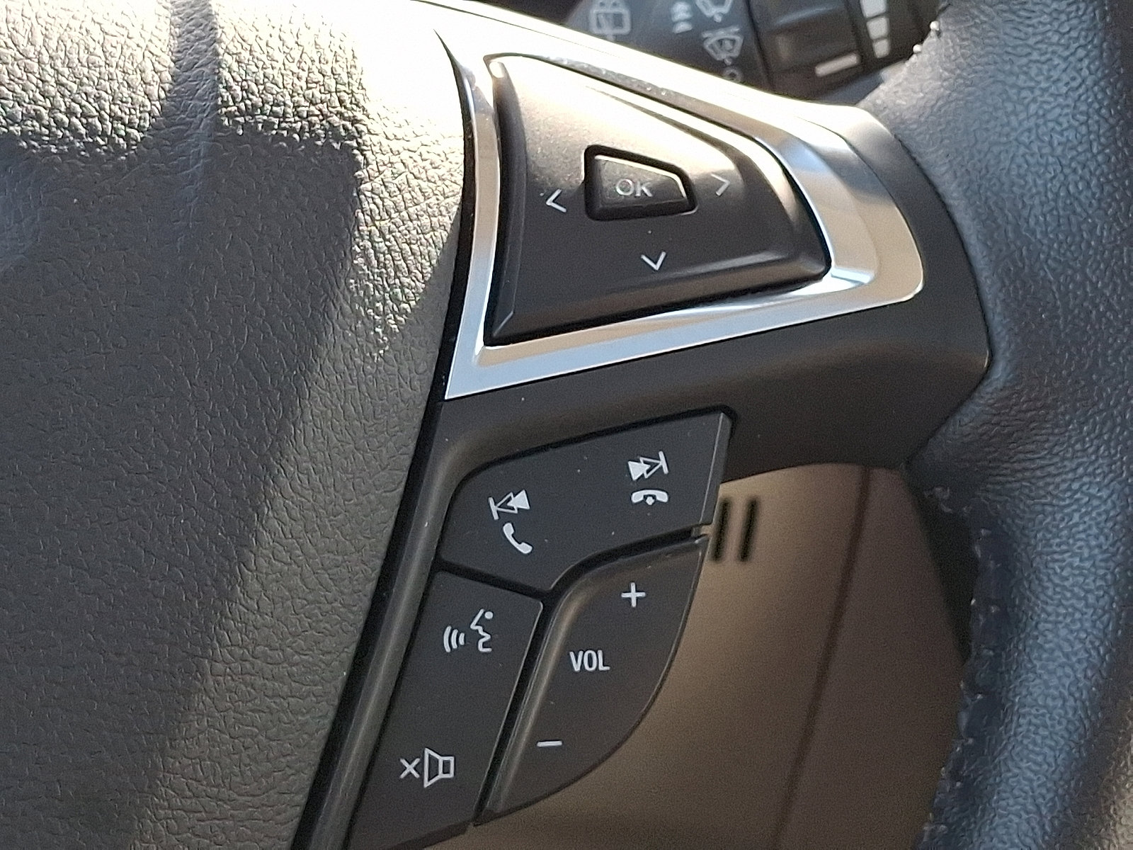 Used 2022 Ford Edge Titanium image 21