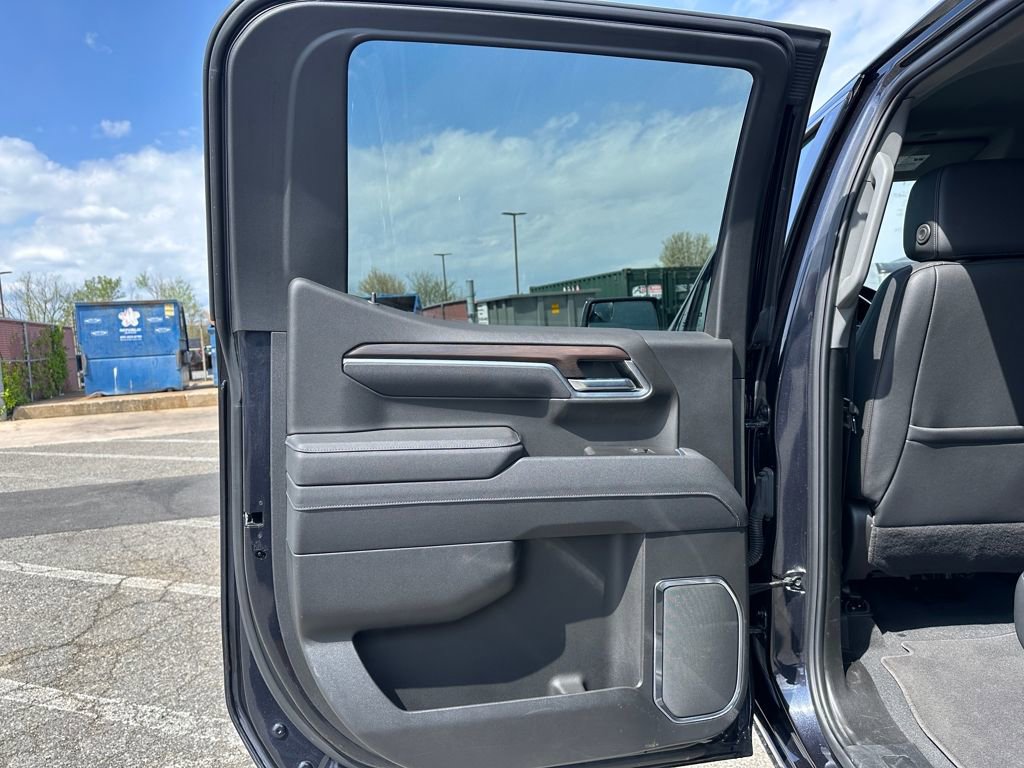Certified 2025 GMC Sierra 1500 SLT image 9