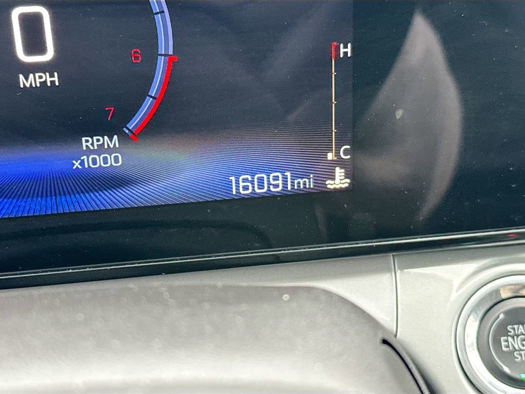 Used 2025 Chevrolet Trax LT w/ LT Convenience Package image 12