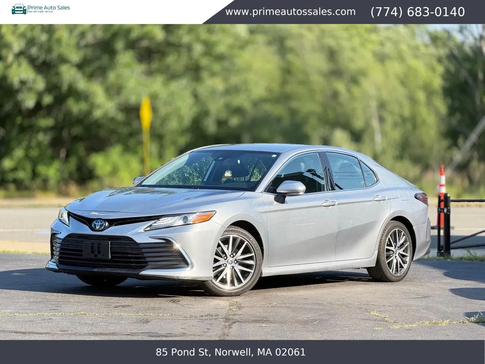 Used 2022 Toyota Camry XLE FWD image 2