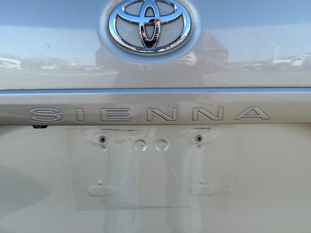 Used 2012 Toyota Sienna LE image 17