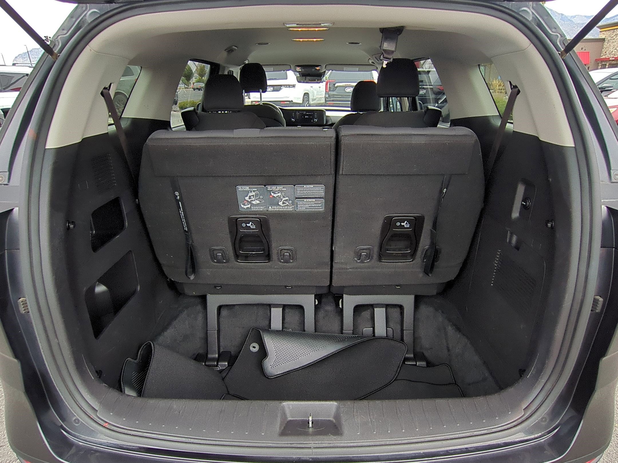 Used 2022 Kia Carnival LX image 29