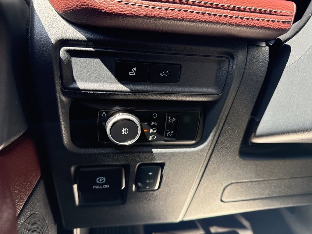 Used 2024 Ford Expedition Limited image 16