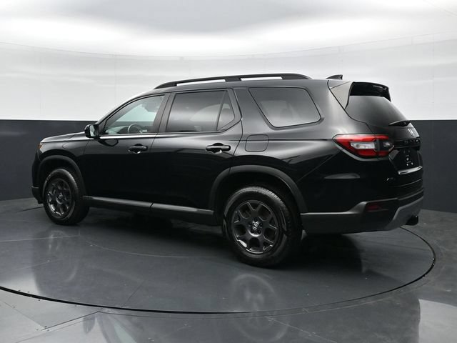 Used 2025 Honda Pilot TrailSport image 7