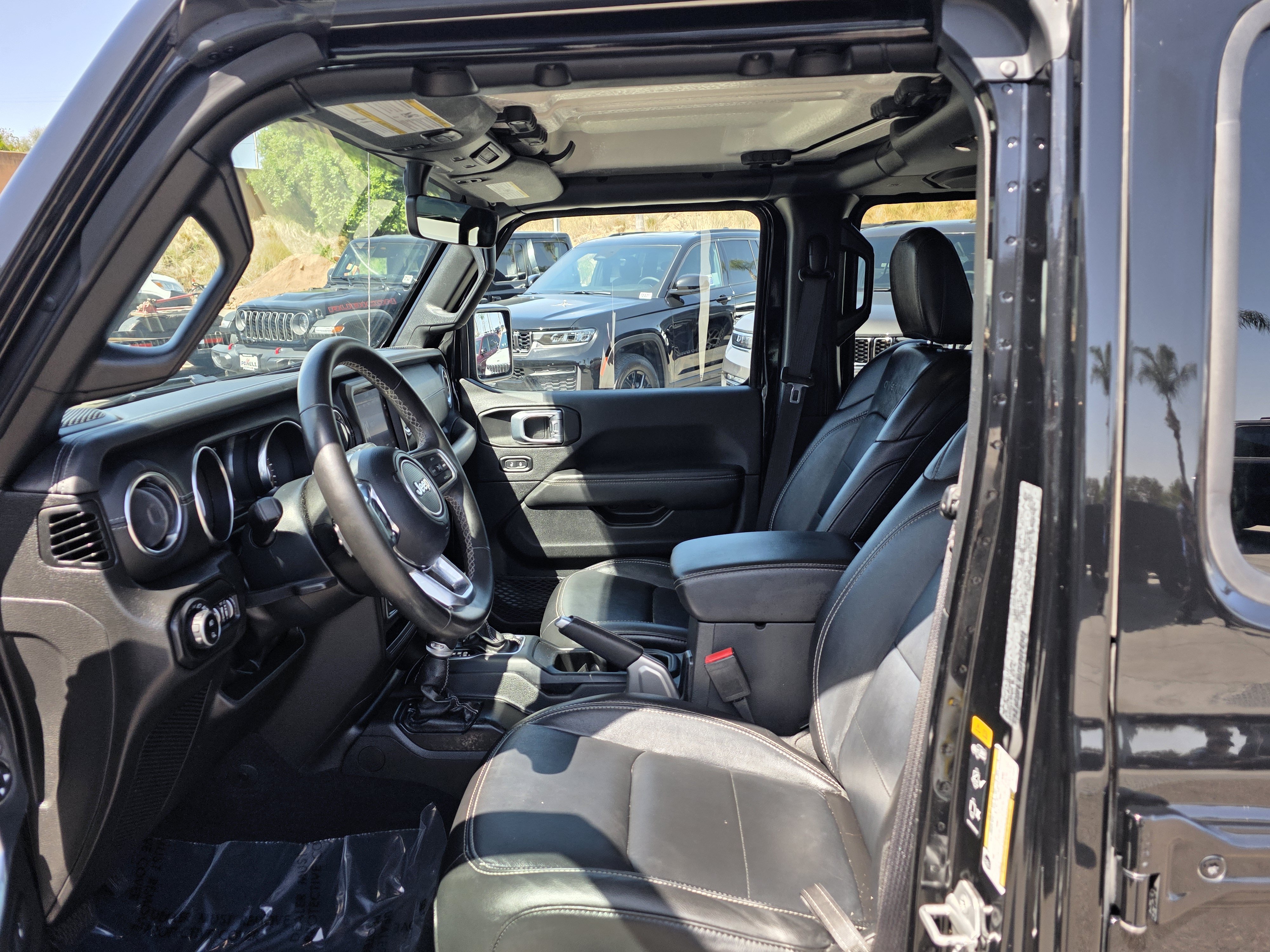 Used 2022 Jeep Gladiator Overland w/ Popular Equipment Package AWD/4WD image 12