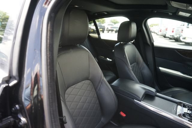 Used 2020 Jaguar XE S RWD image 20
