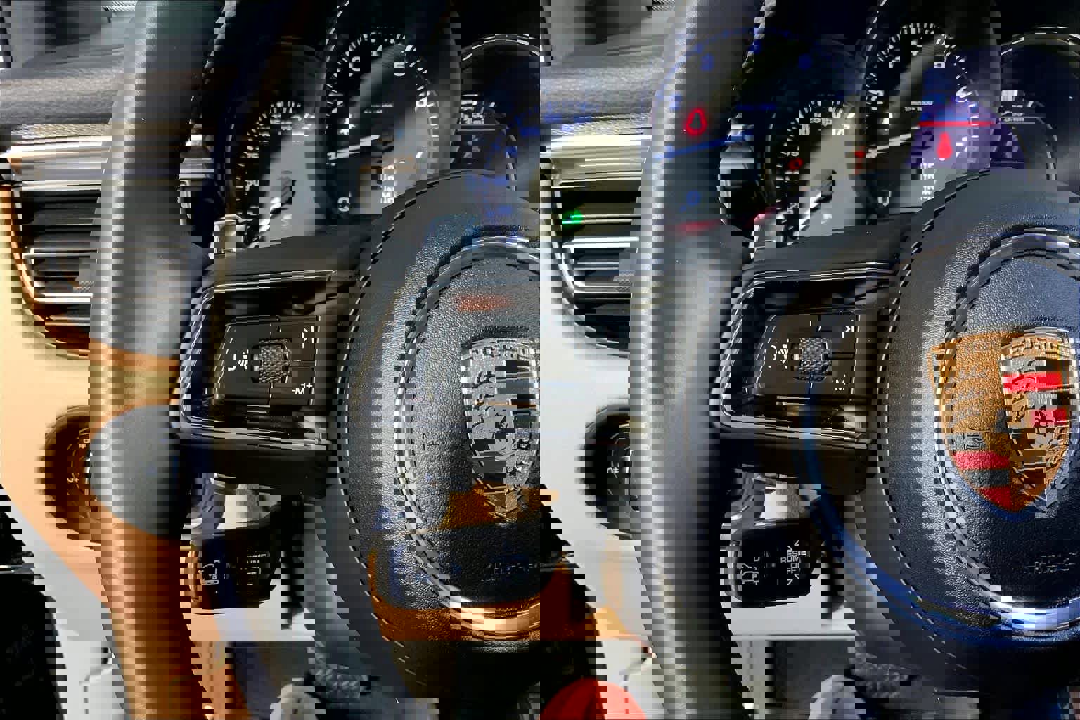 Used 2025 Porsche Macan image 27