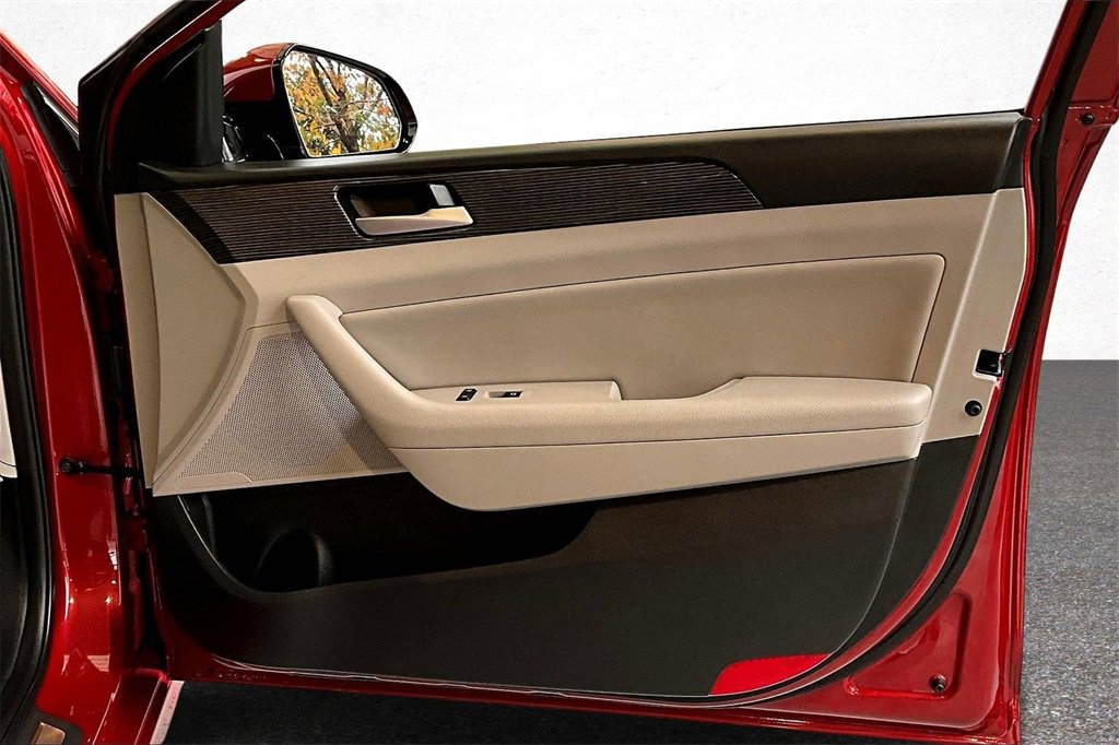 Used 2018 Hyundai Sonata Limited image 25