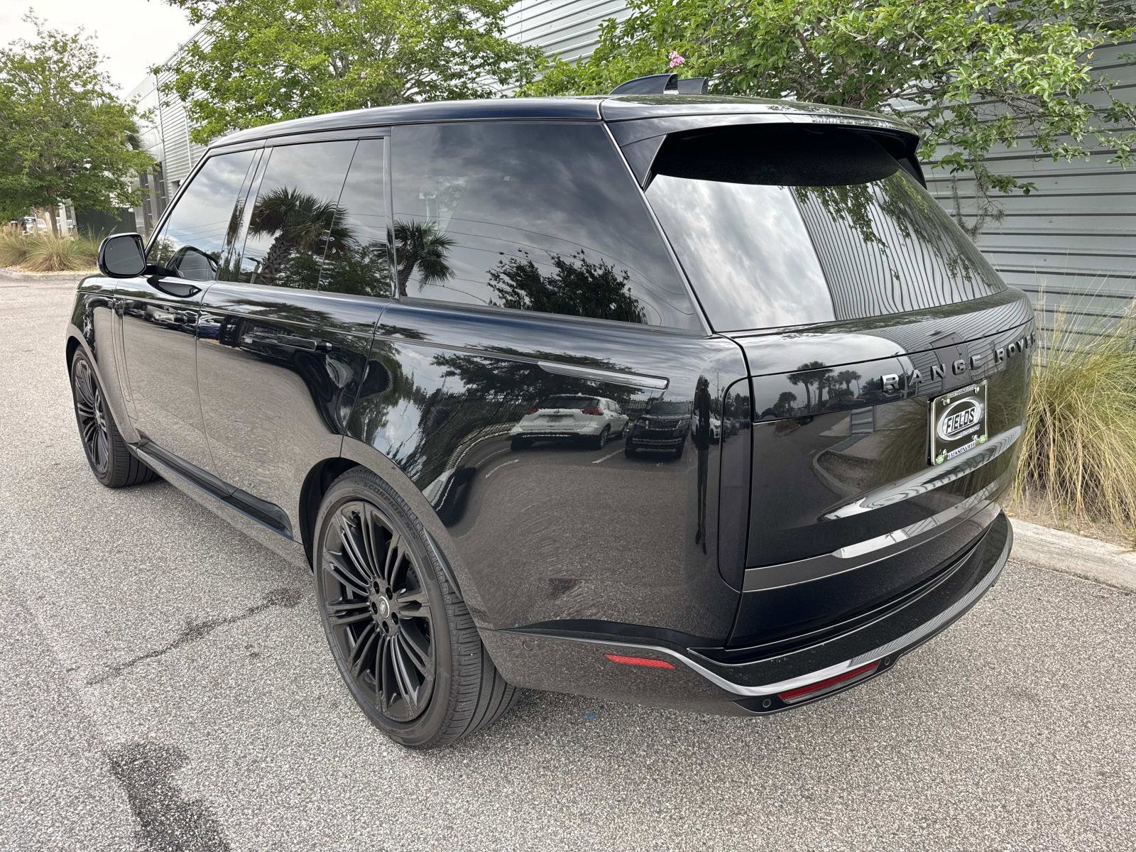 Certified 2025 Land Rover Range Rover SE AWD/4WD image 3