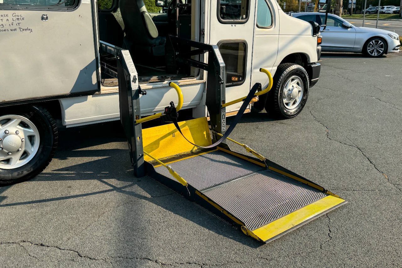 Used 2011 Ford E-350 and Econoline 350 Extended Super Duty w/ PWR Group RWD image 5
