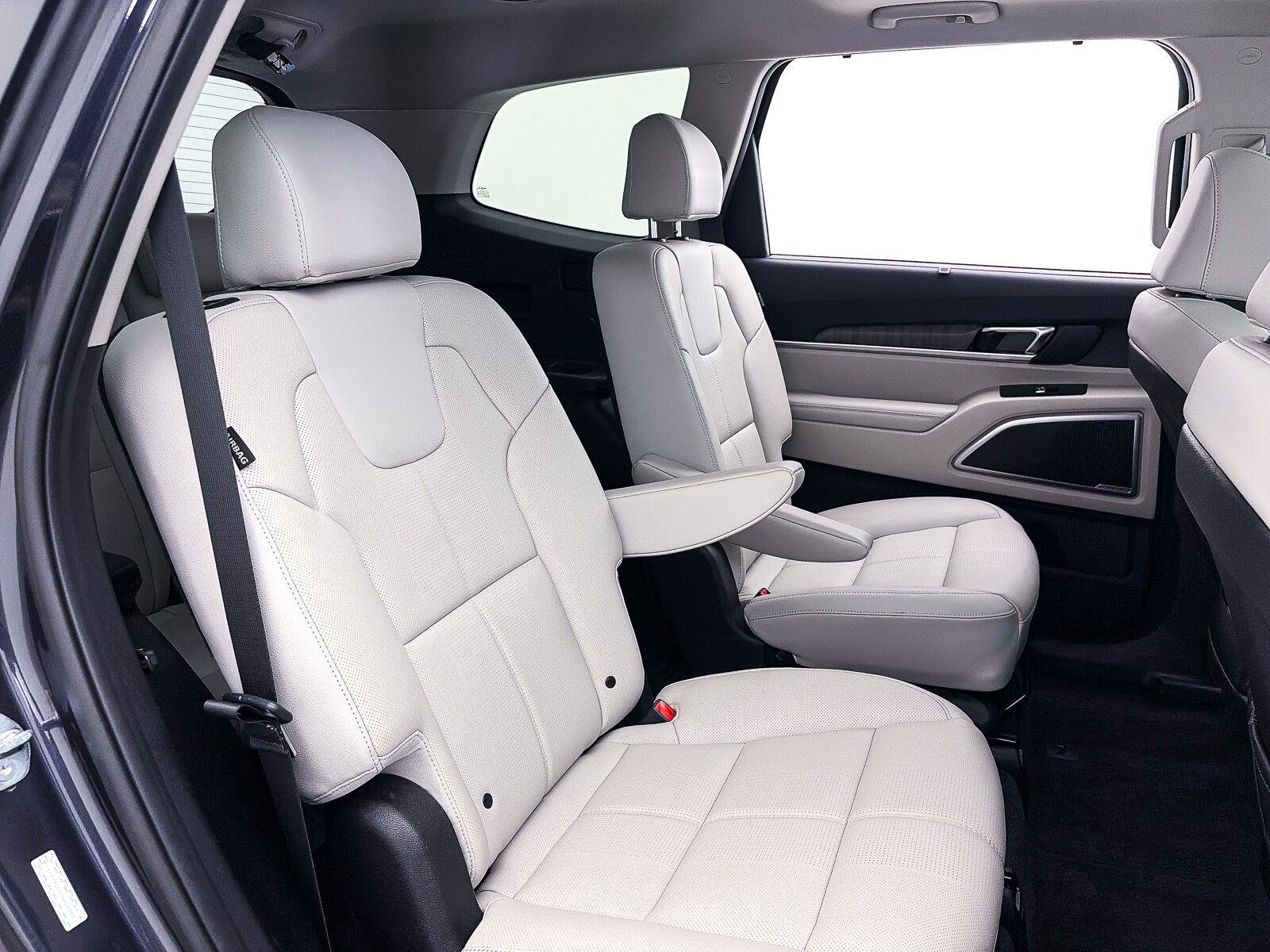 Used 2025 Kia Telluride EX w/ EX Captain's Chair Package FWD image 39