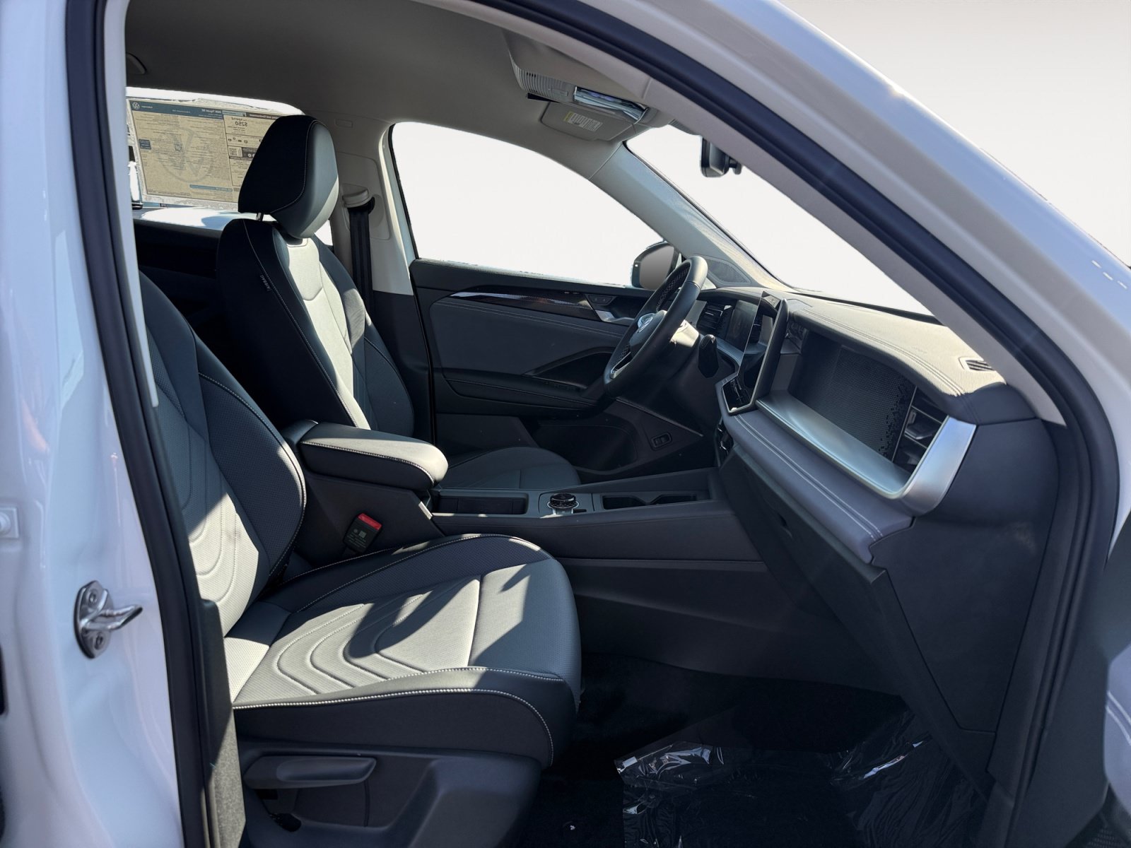 New 2026 Volkswagen Tiguan SE FWD image 19
