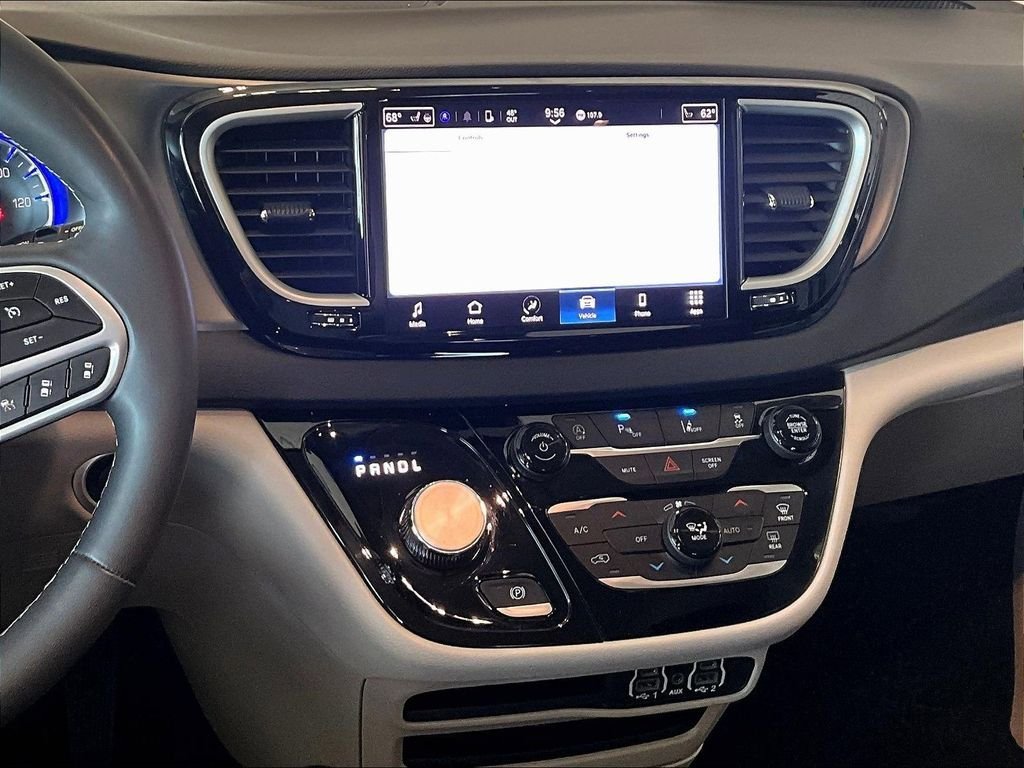 Used 2023 Chrysler Pacifica Touring-L FWD image 19