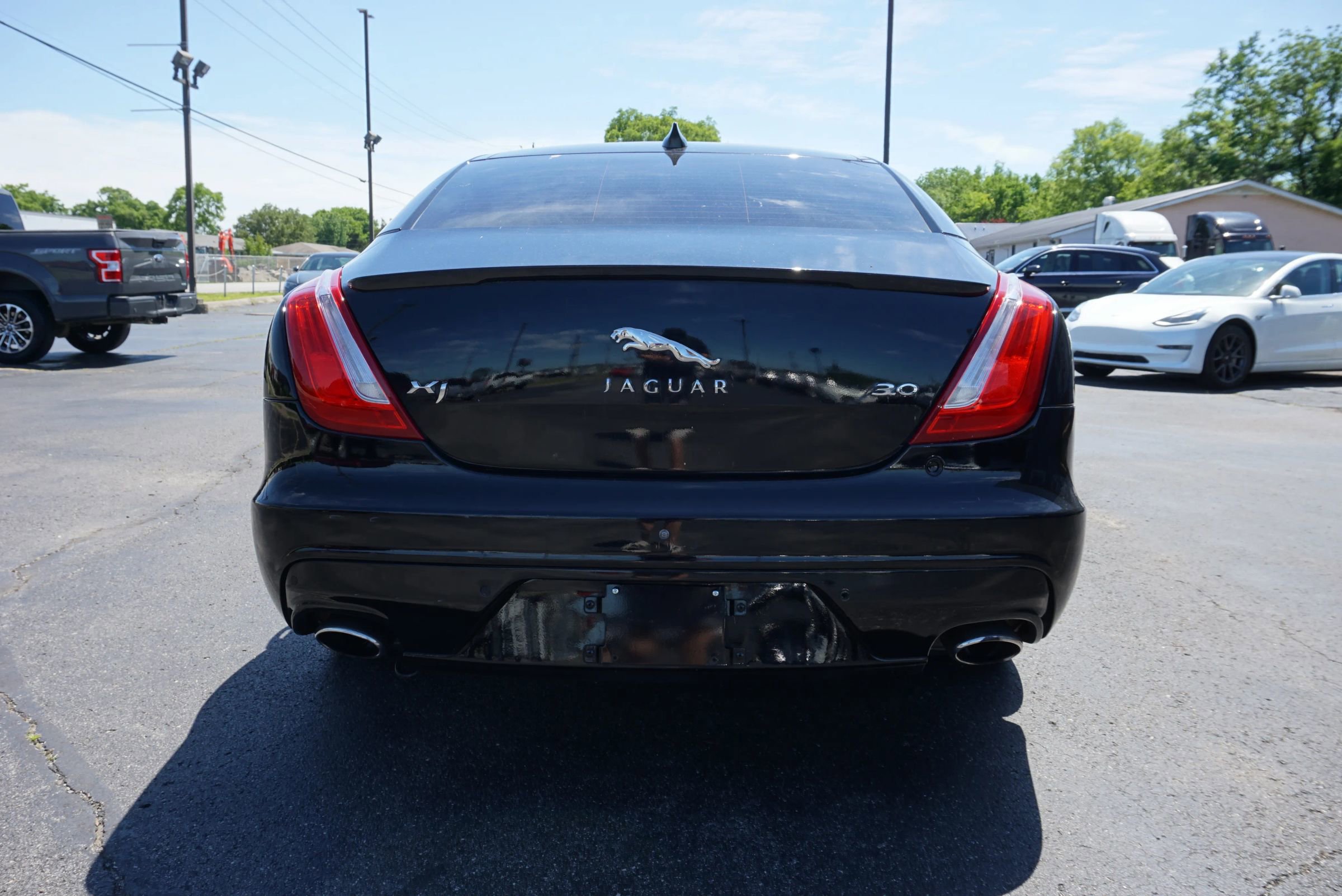 Used 2016 Jaguar XJ R-Sport RWD image 6