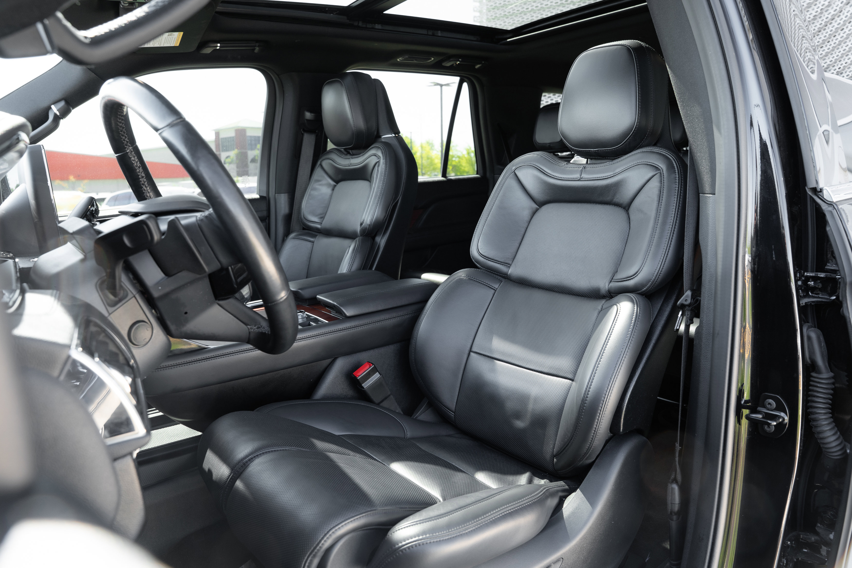 Used 2024 Lincoln Navigator Reserve w/ Monochromatic Package AWD/4WD image 21