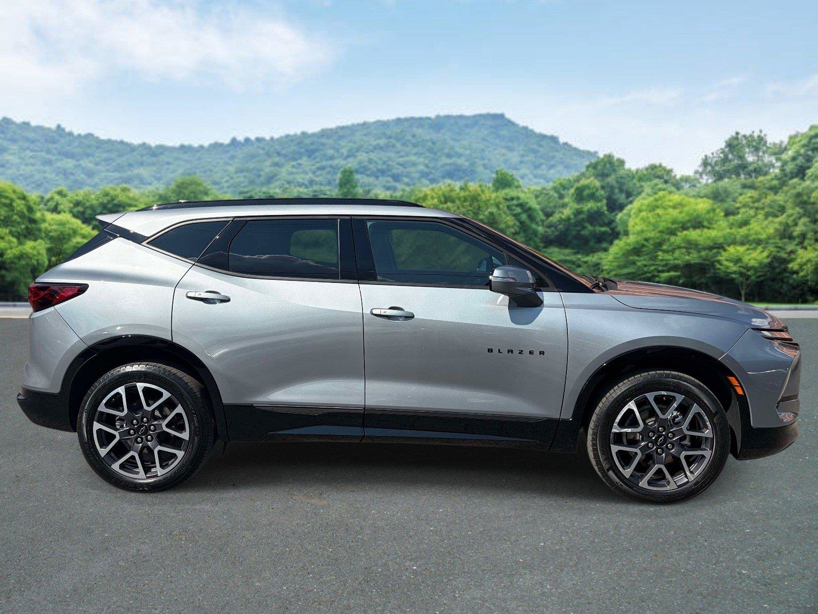 Used 2025 Chevrolet Blazer RS FWD image 22