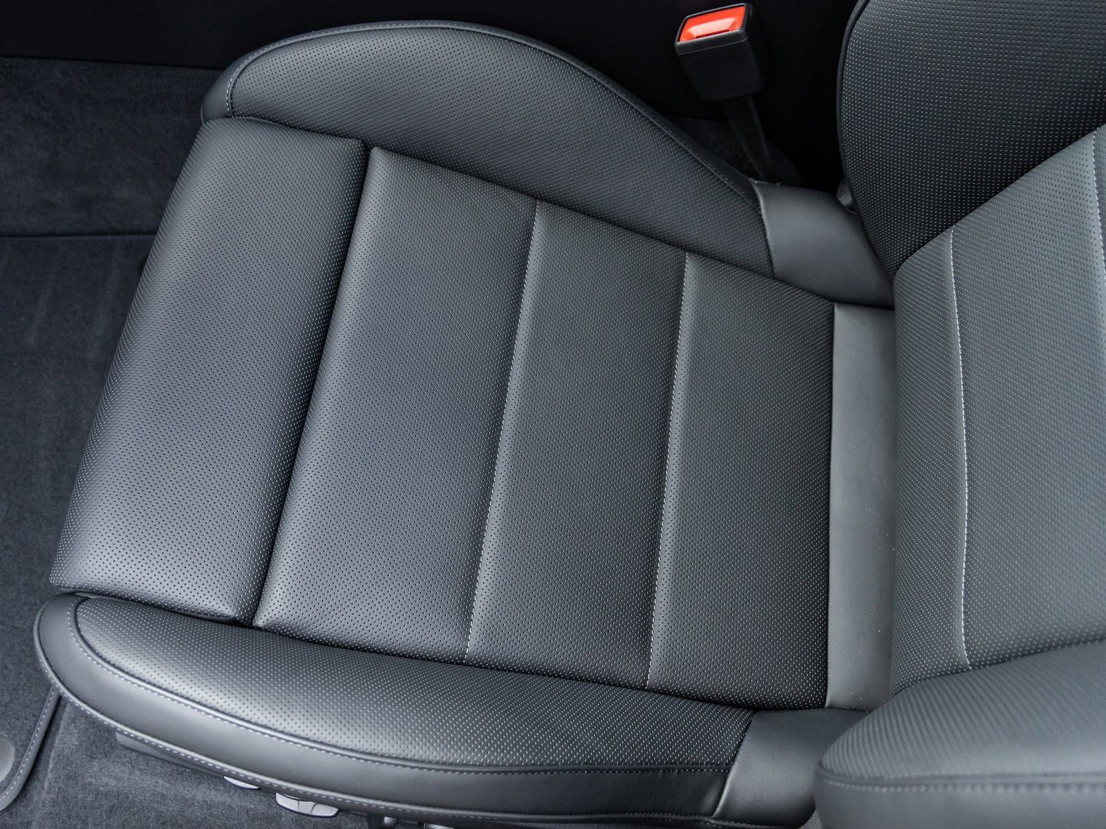 Used 2025 Porsche Macan 4S Electric image 25